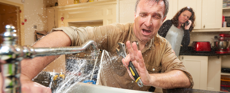 Emergency Plumbing Tips: What to Do Before the Plumber Arrives